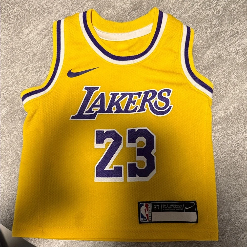 Nike Kids Lakers Gold Jersey - LeBron James - Picture 1 of 3